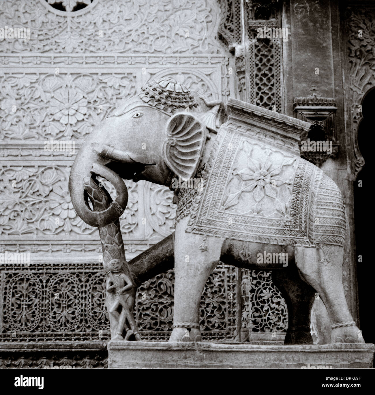 Elephants sculpture india hires stock photography and images Alamy