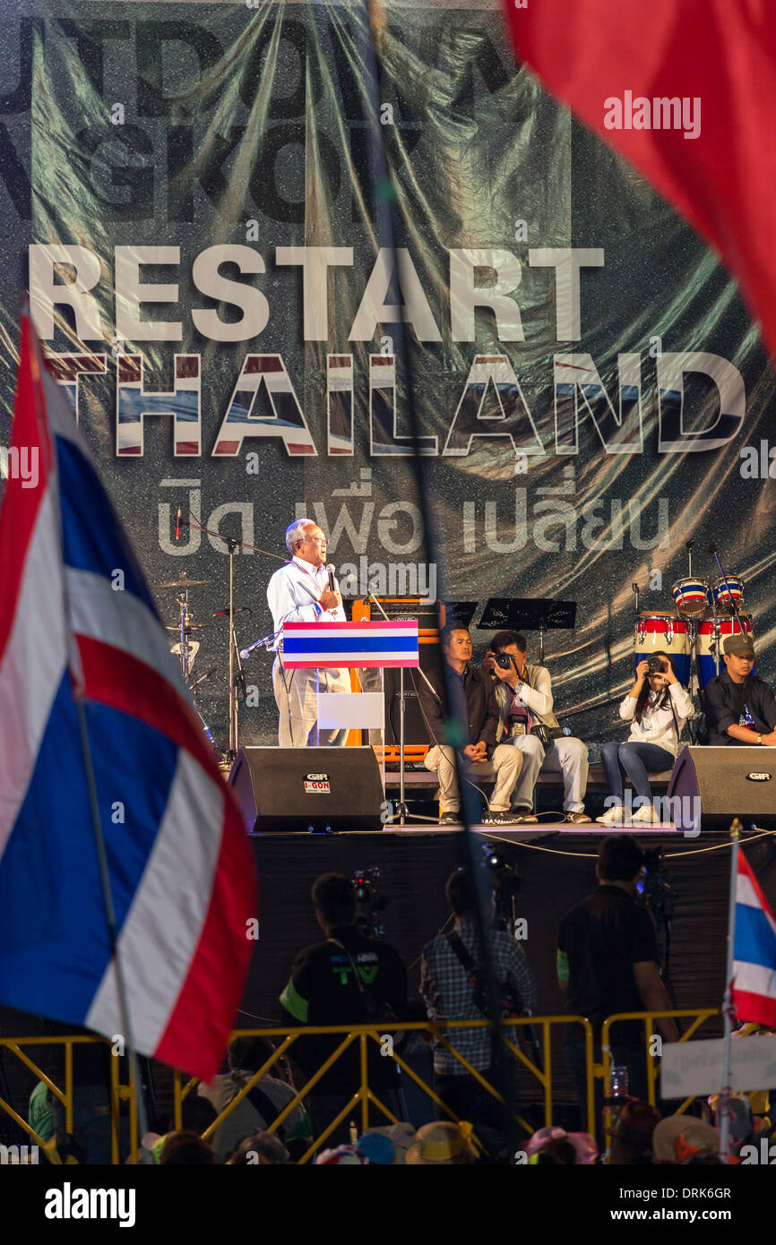 Suthep Thaugsuban, opposition leader, speaking at a political demonstration, Bangkok, Thailand Stock Photo
