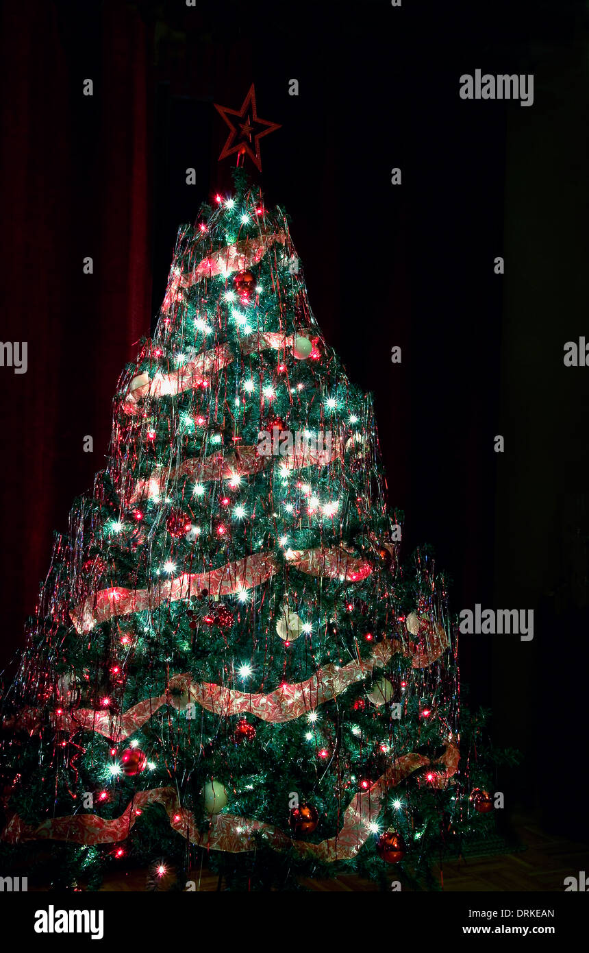 Tinsel tree hi-res stock photography and images - Alamy