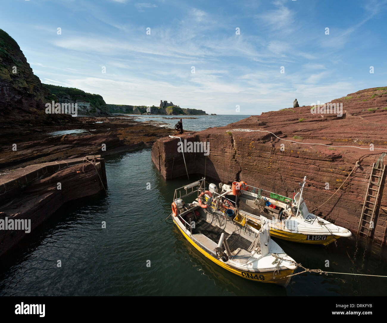 Seacliff Harbour and Tantallon Castle Stock Photo