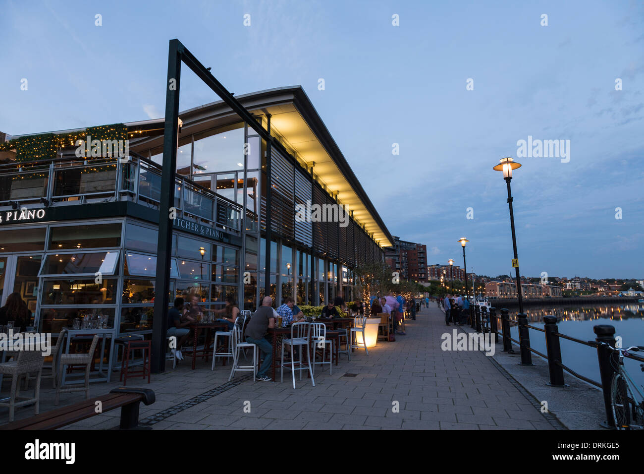 People at cafe, bar the Quay, Newcastle on Tyne, Tyne and Wear, England Stock Photo