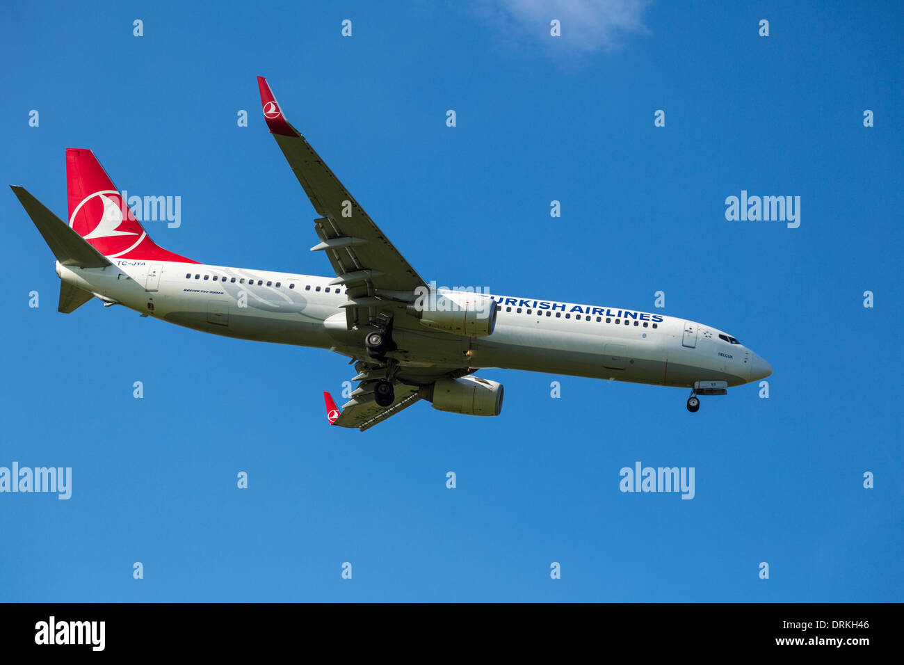 Turkish Airlines Boeing 737 to land Stock Photo
