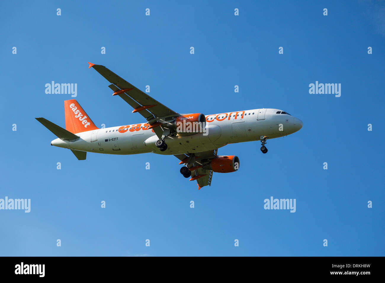 Easyjet airbus A320 to land Stock Photo