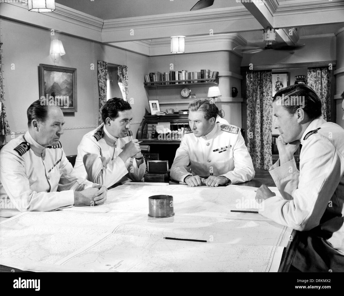 THE BATTLE OF THE RIVER PLATE (aka Pursuit of the Graf Spee) 1956 Archers film. Anthony Quayle (facing) talking to John Gregson Stock Photo