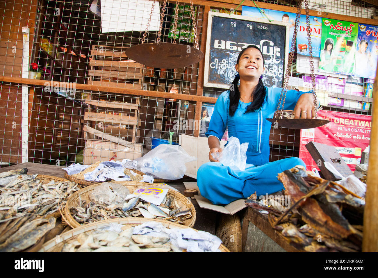 Dried Fish Vendor Stock Photos & Dried Fish Vendor Stock Images Alamy