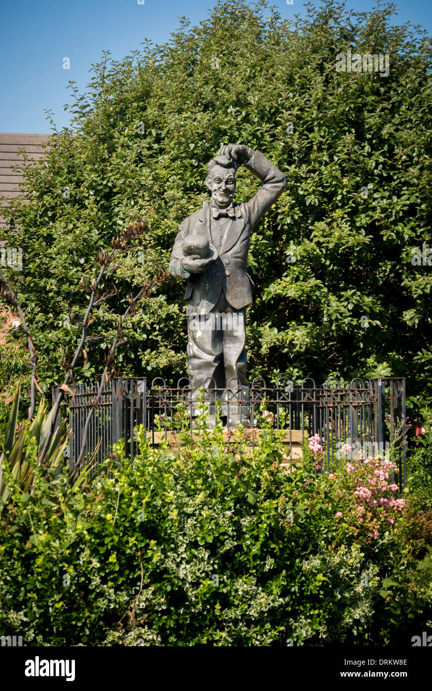 Statue of Stan Laurel of Laurel and Hardy. Dockwray Square, North Stock Photo 66205118 Alamy