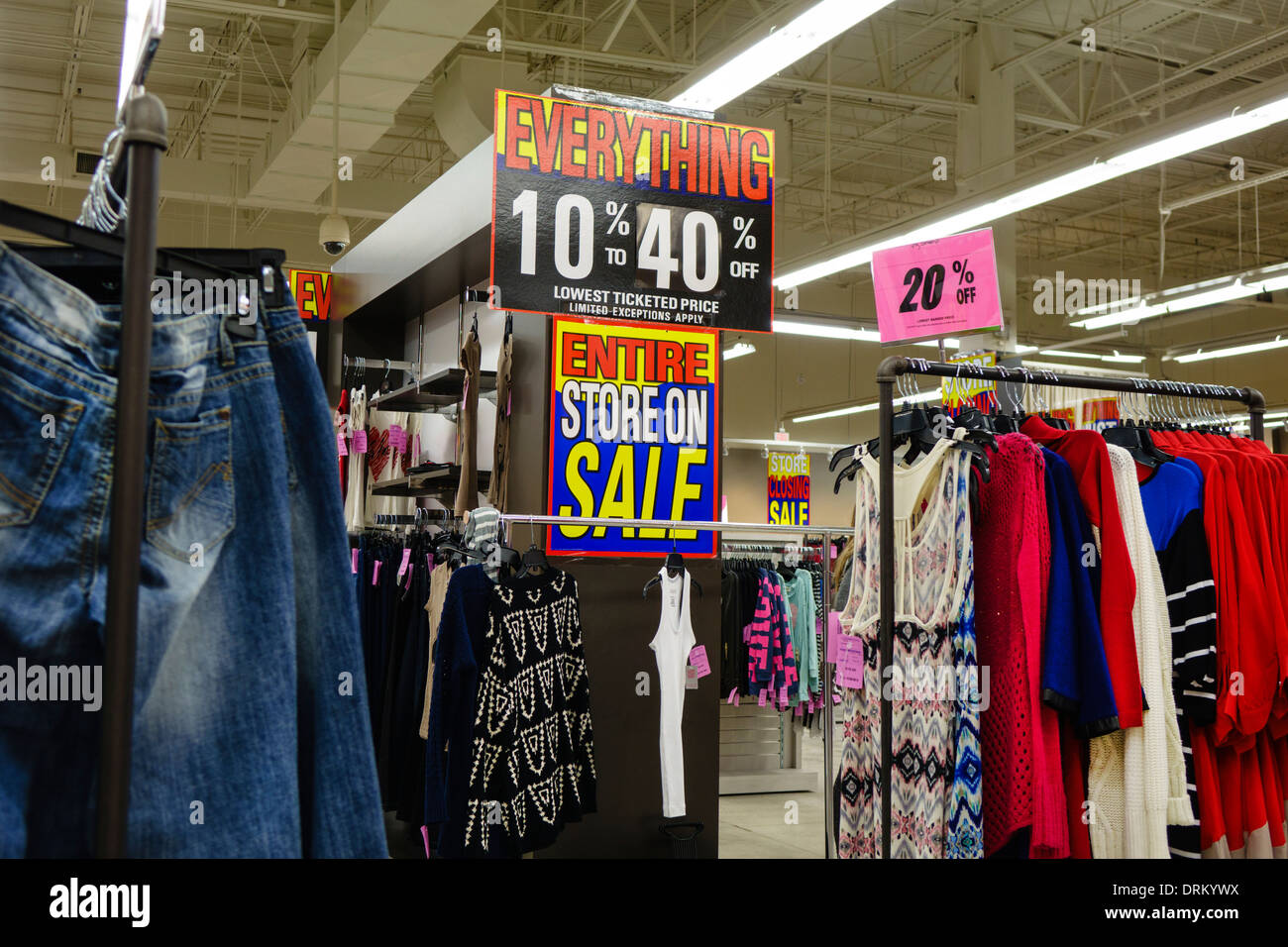 Miami Florida,Aventura,Loehmann's,interior inside,going out of business,sign,10% discount,40% discount,off,discount,clothing,FL140122024 Stock Photo