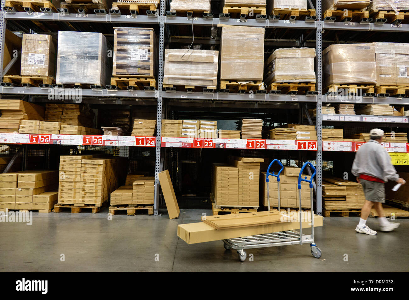 Ikea shop shops hi-res stock photography and images - Alamy