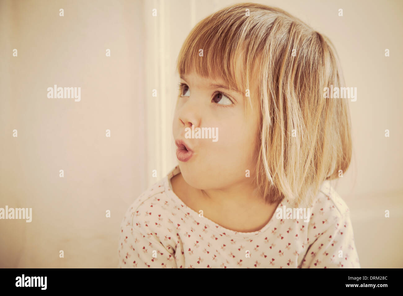 Portrait of surprised little girl Stock Photo - Alamy