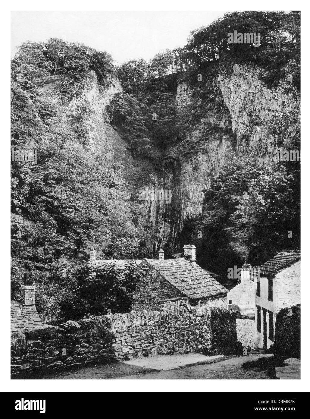 Entrance to the Peak Cavern Devil s Arse Castleton, Peak District ...