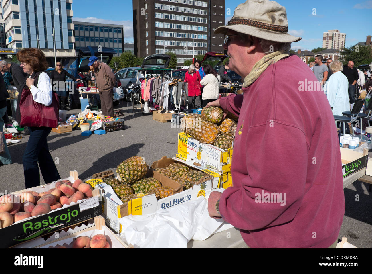 Market Stall Holder seller selling fruit & Veg Stock Photo