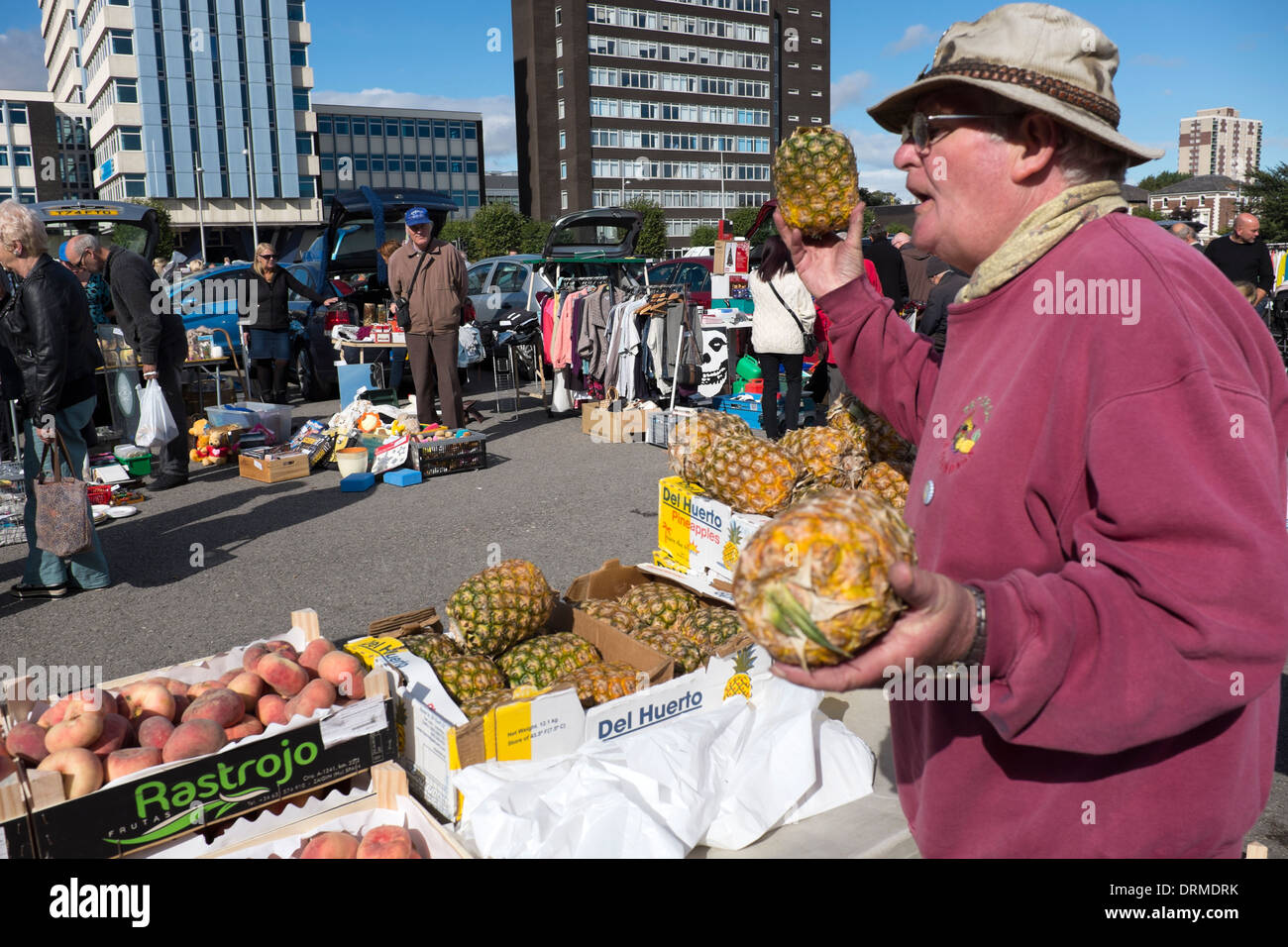 Market Stall Holder seller selling fruit & Veg Stock Photo Alamy