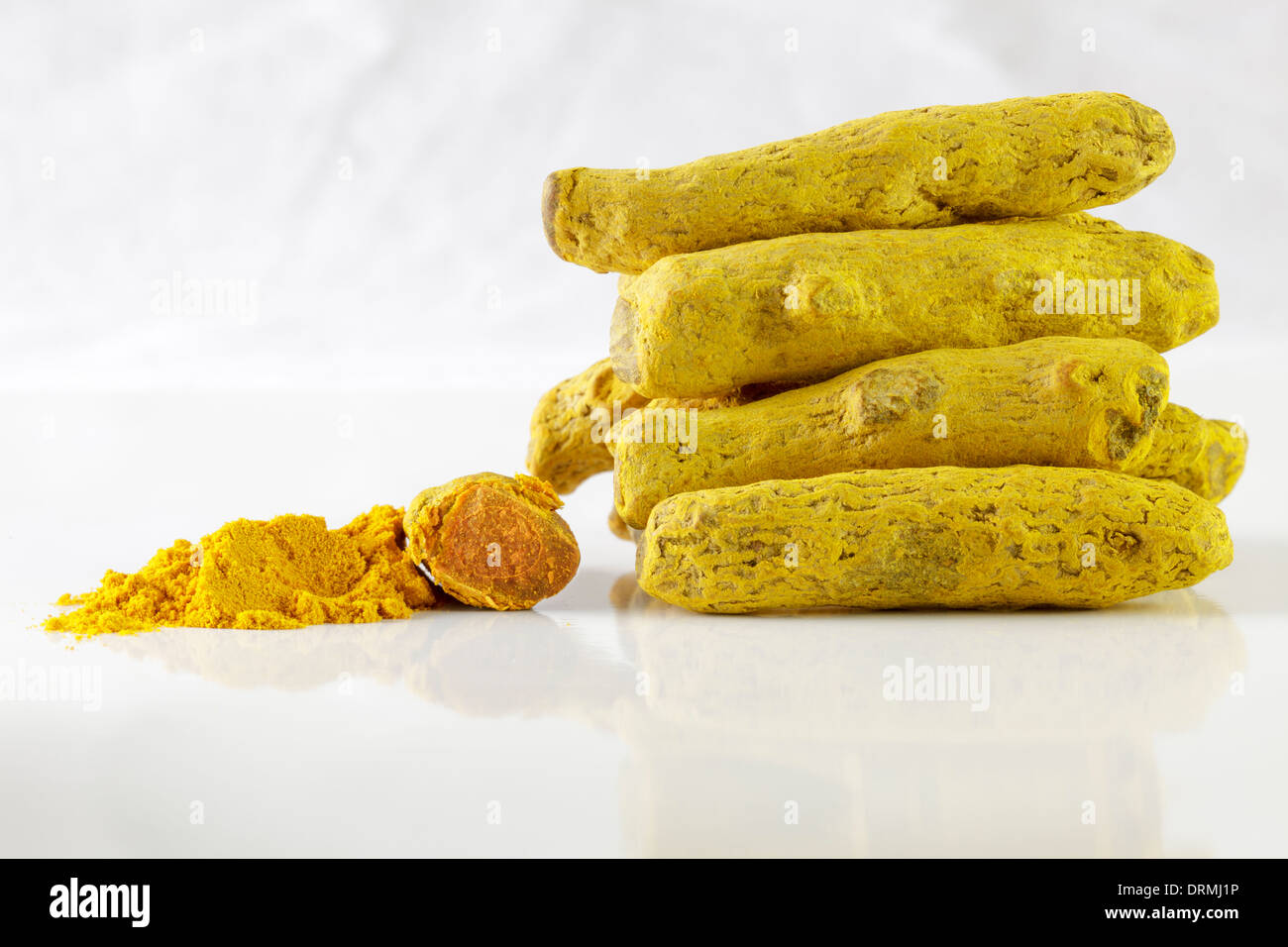Turmeric root and powder Stock Photo Alamy