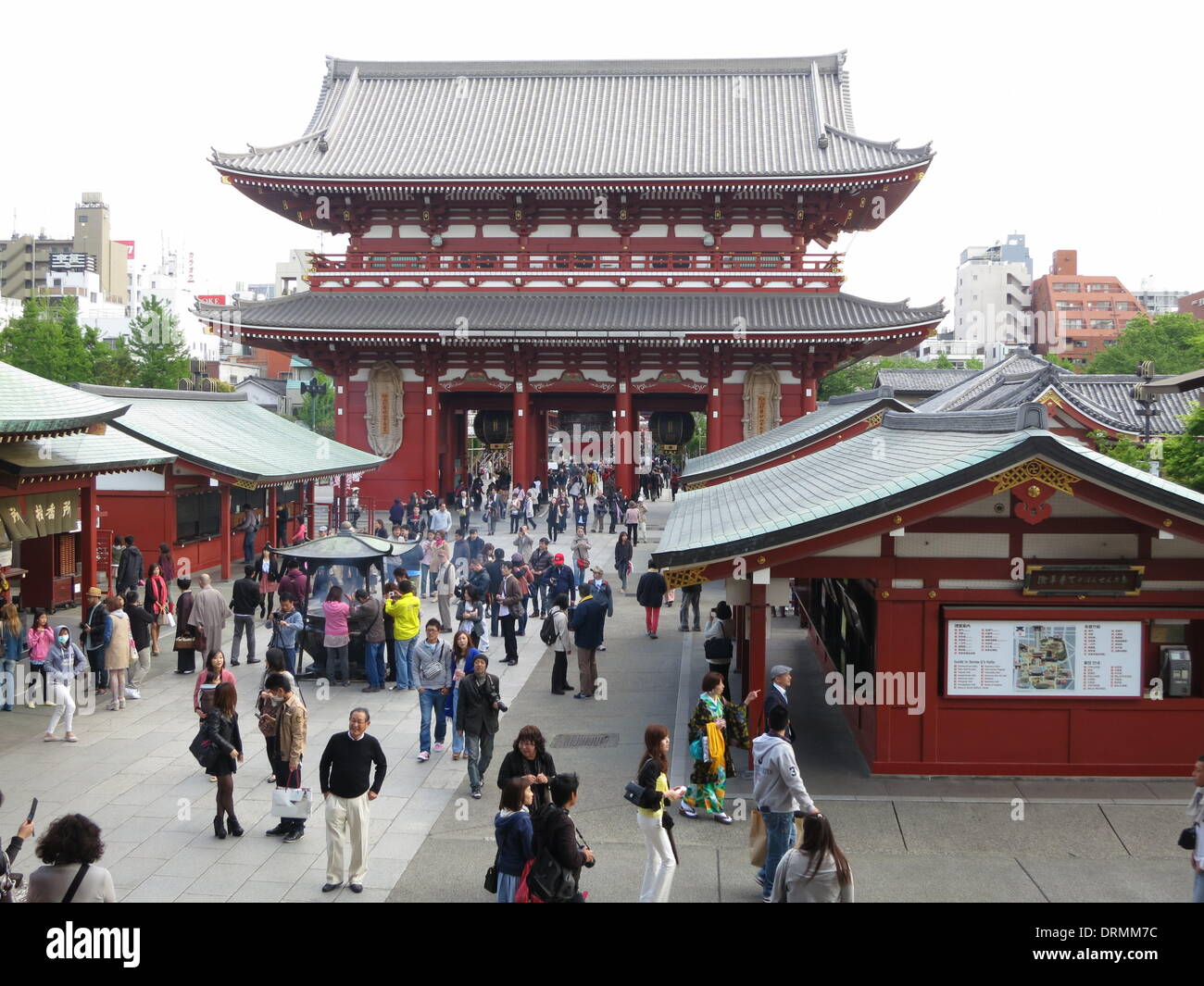 Tokyo, Japan. 23rd April, 2013. View of the main building of the Buddhist shrine in the Asakusa district in Tokyo, Japan, 23 April 2013. The shrine was built in 1649 and is one of the most famous shrines in Tokyo. Photo: Peter Jaehnel/dpa -NO WIRE SERVICE/KEIN BILDFUNK-/dpa/Alamy Live News Stock Photo