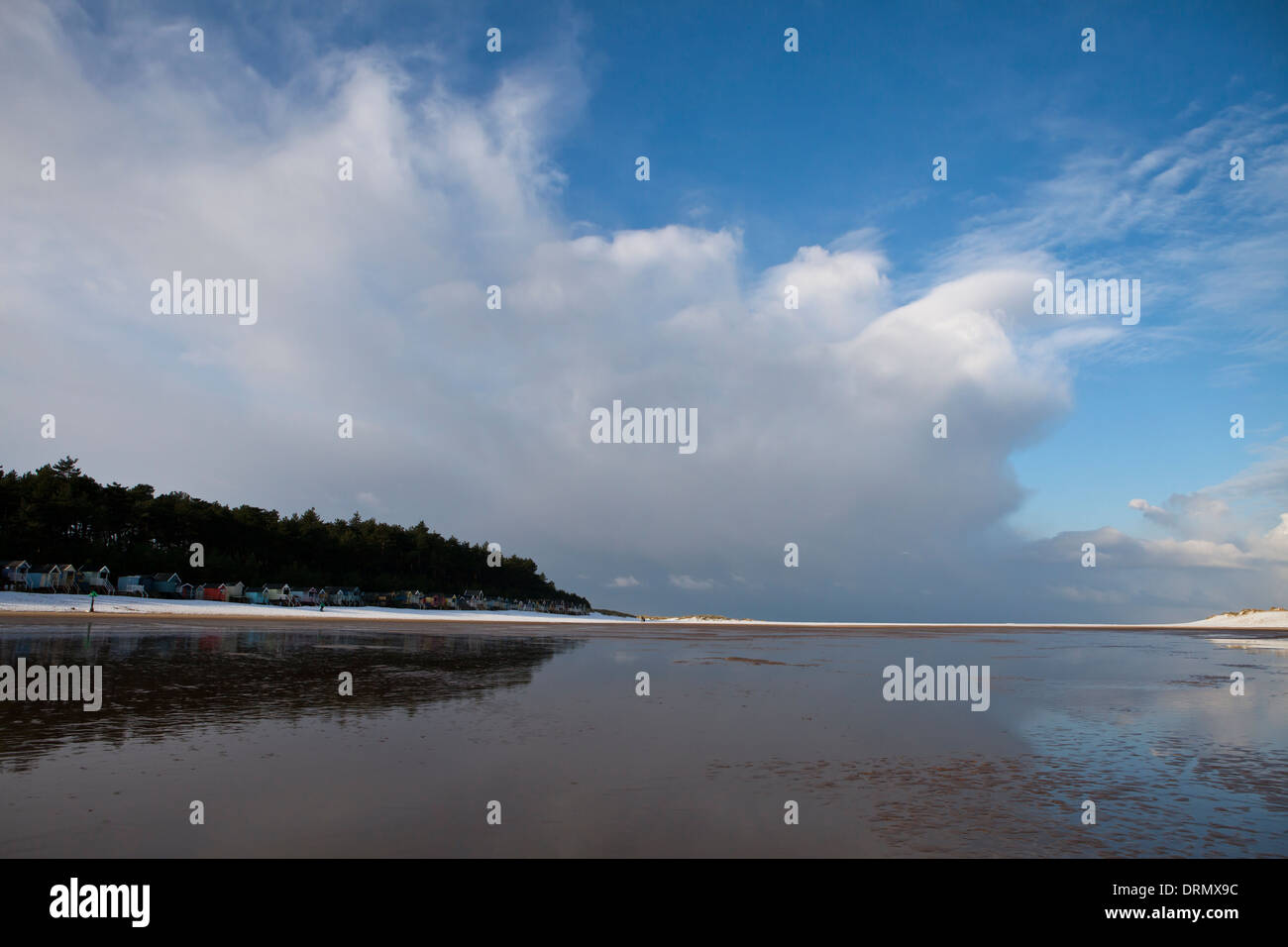 Blue skies and sand hi-res stock photography and images - Alamy