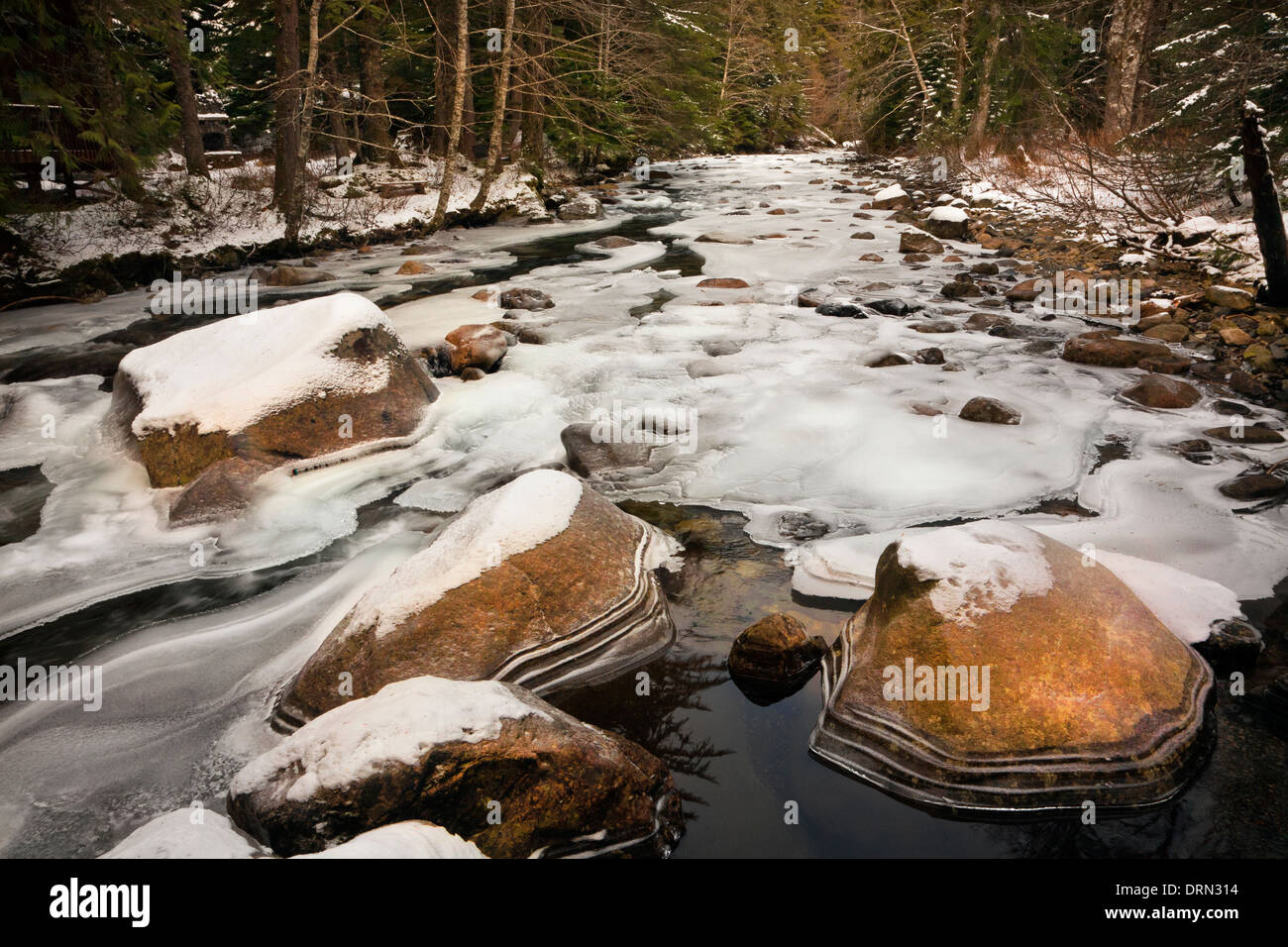 Rimed Rocks Frozen river trail hi-res stock photography and images - Alamy
