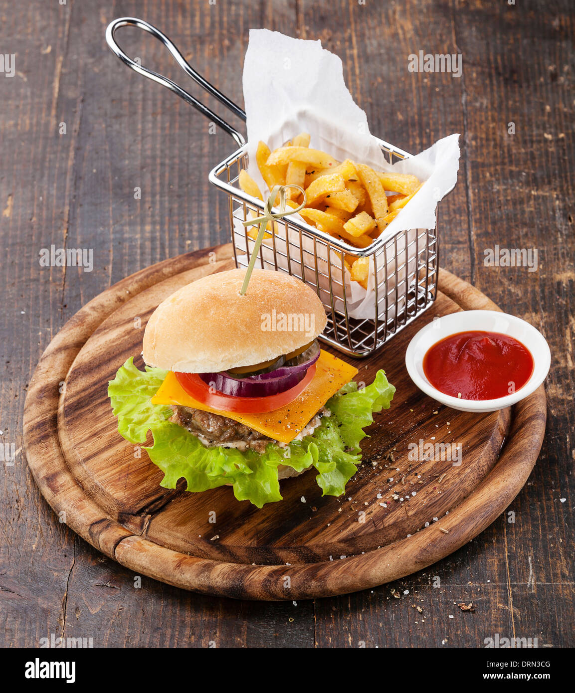 Cheeseburger basket hi-res stock photography and images - Alamy