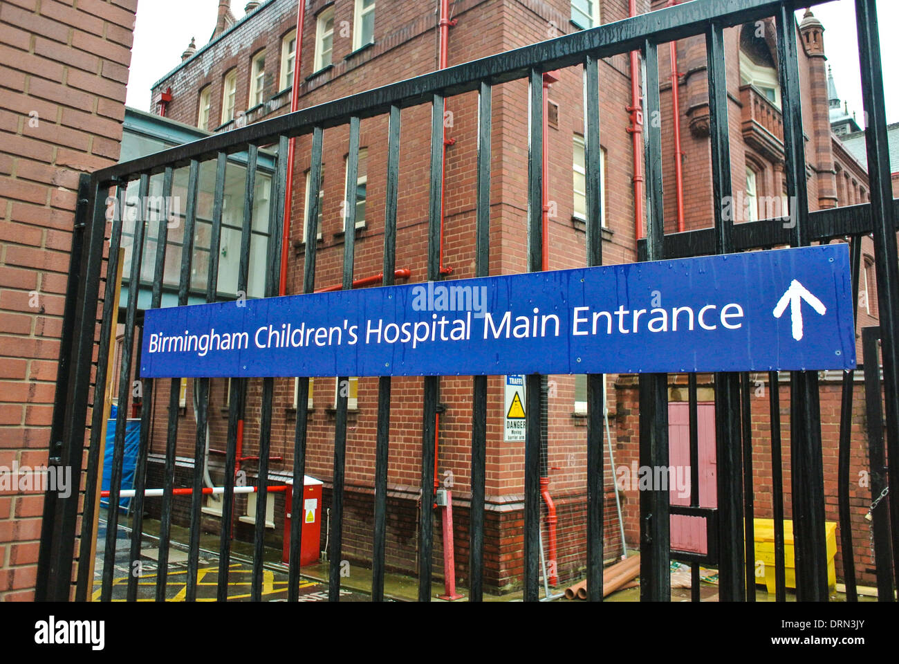 Birminghams Children Hospital NHS sign Stock Photo - Alamy