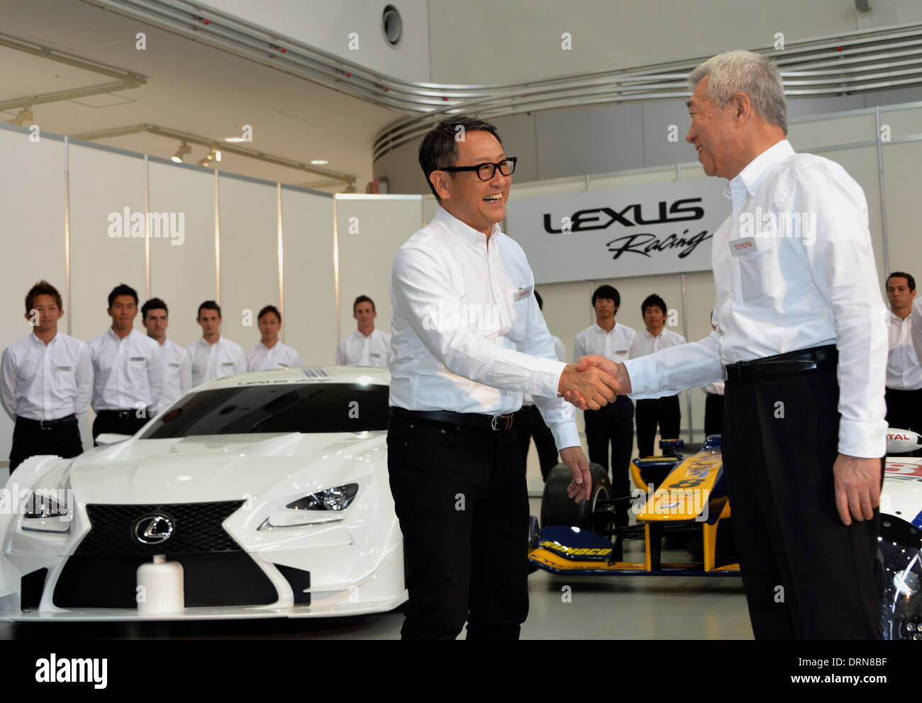 Tokyo, Japan. 30th Jan, 2014. President Akio Toyoda, left, of Japan's Toyota Motor Corp., shakes hands with its Vice Presdident Mitsuhisa Kato during a presentation of its motor sports activities for 2014 in Tokyo. They will include participation in the FIA World Endurance Championship and the Le Mans 24-hour race, the NASCAR racing series and the Super GT and Super Formula championships. Toyoda said its motor sports activities through Lexus Racing and Toyota Racing are aimed to bring more joy to more people through automobiles. Credit:  Natsuki Sakai/AFLO/Alamy Live News Live News) Stock Photo