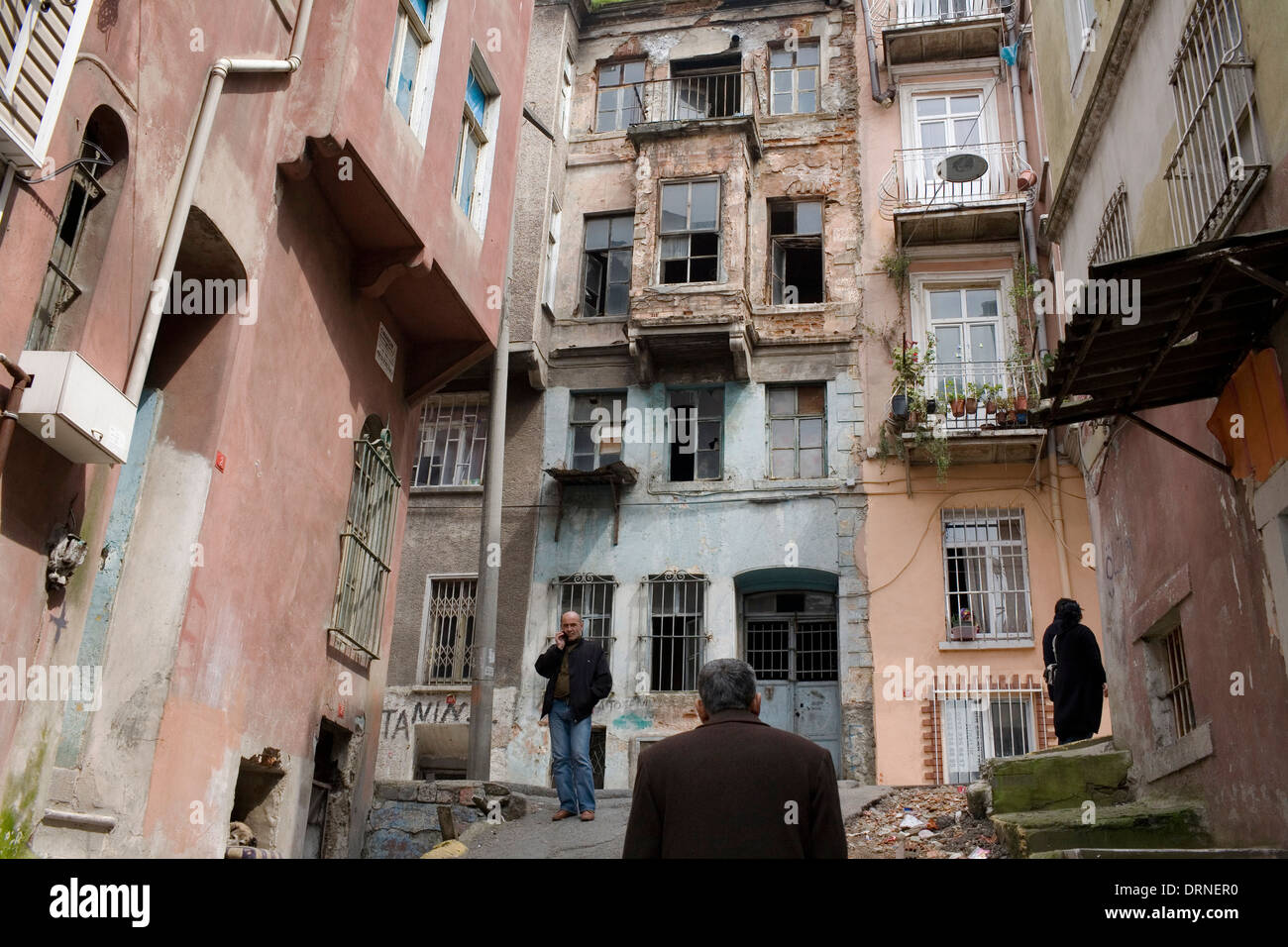 Eski Beyoglu Hayata Dondu Yasam