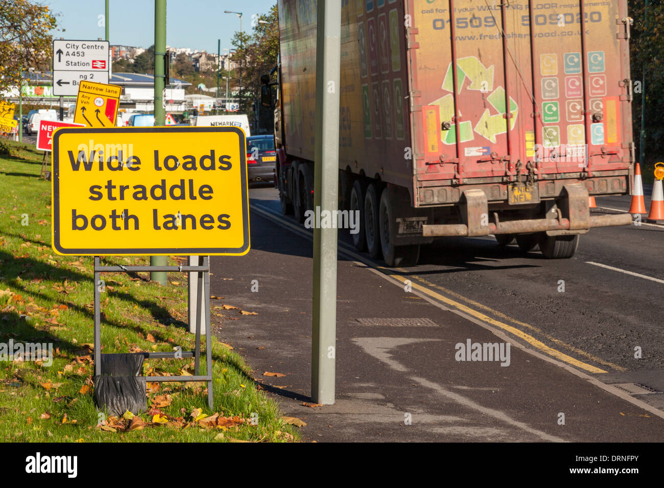 Wide loads straddle both lanes sign at roadworks, Nottingham, England, UK Stock Photo