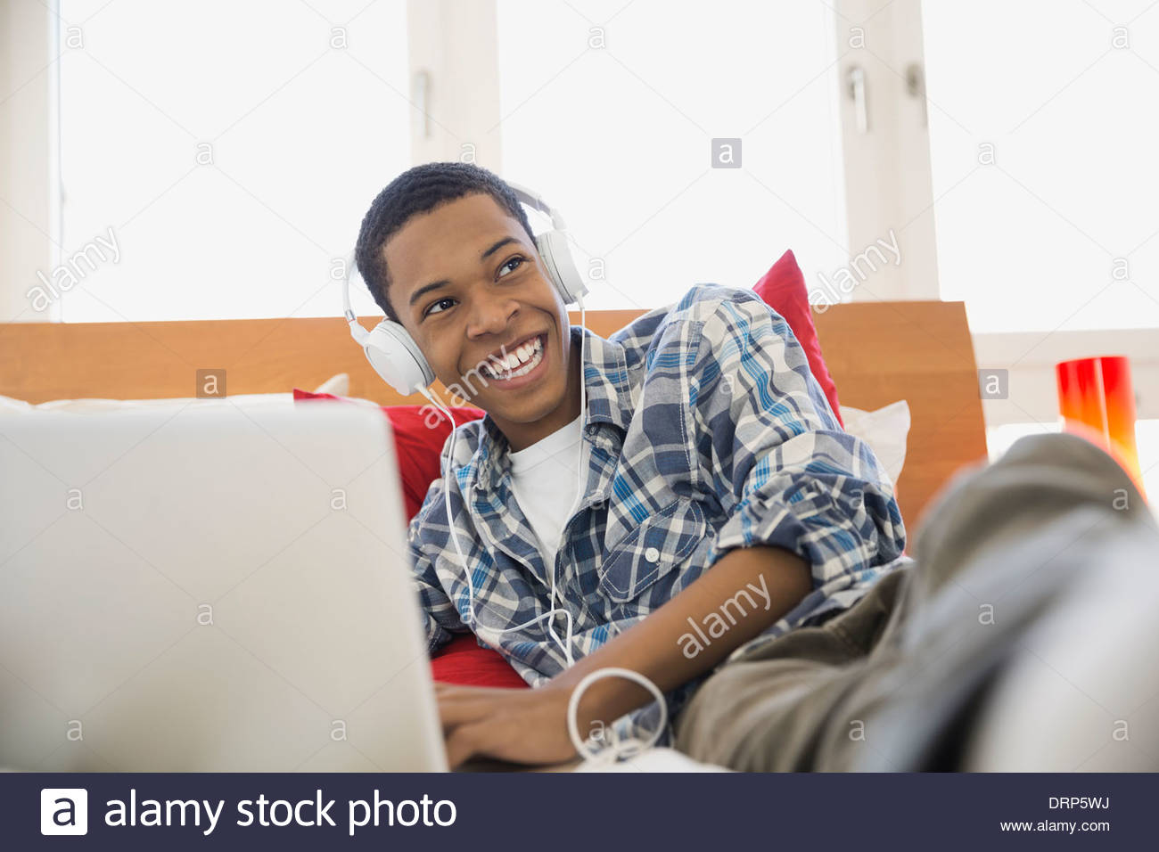 Teen and music hi-res stock photography and images - Alamy