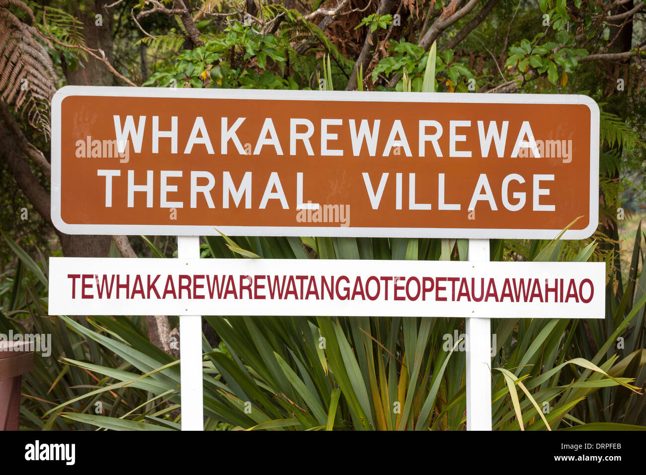 Rotorua Whakarewarewa Thermal Village Sign with the long original Maori name underneath: Tewhakarewarewatangaoteopetauaawahiao Stock Photo