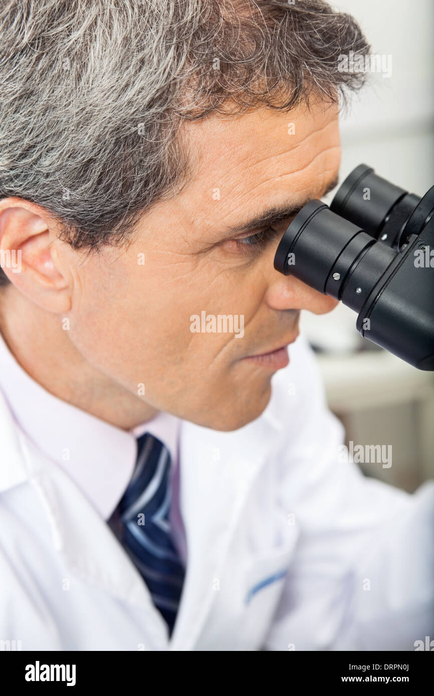 Lab technician using microscope hi-res stock photography and images - Alamy