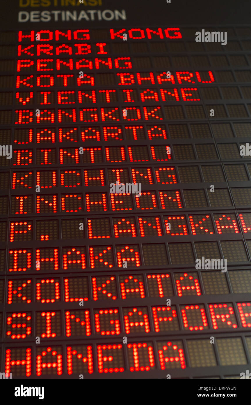 Digital flight information boards hi-res stock photography and images ...