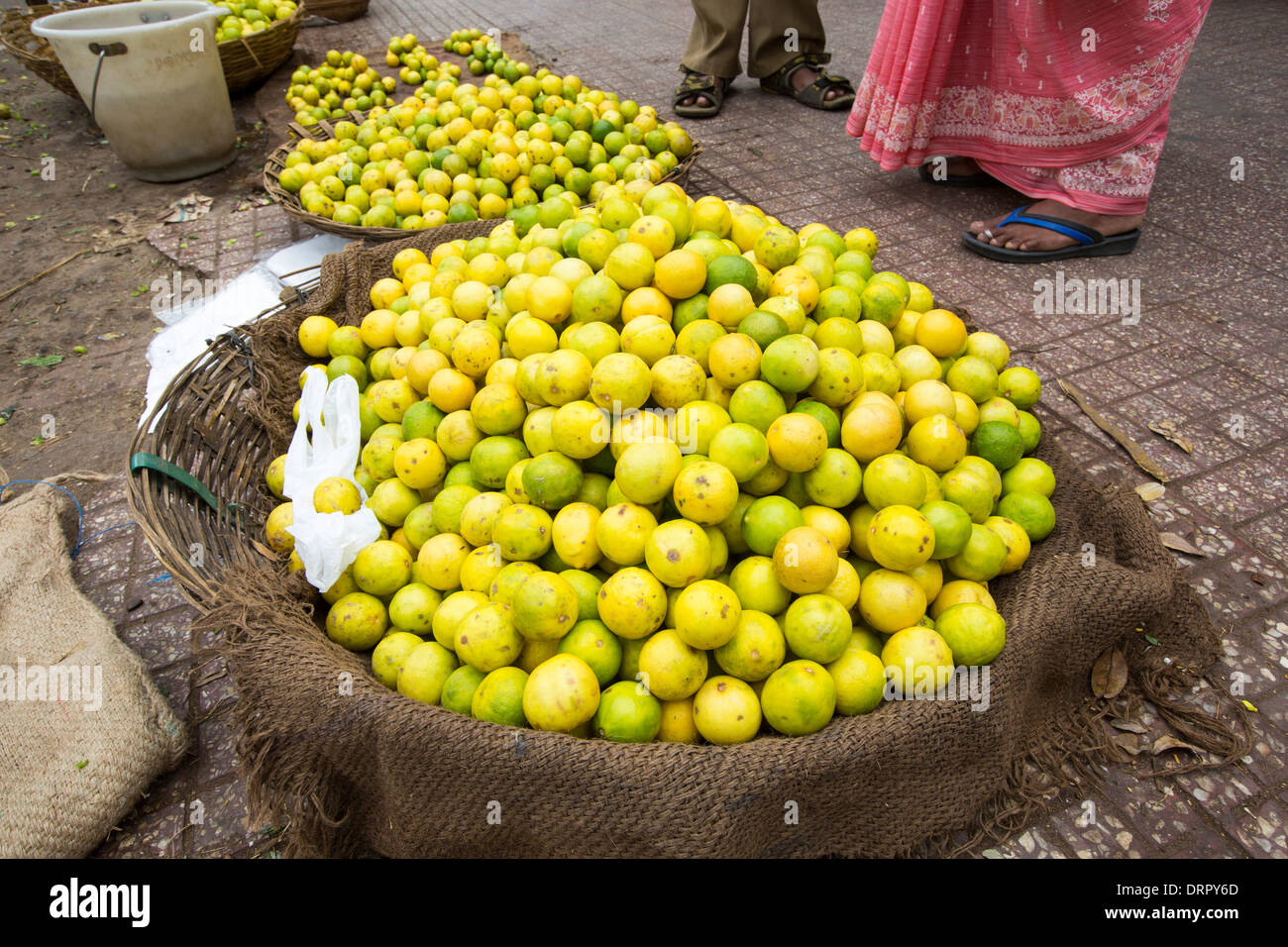 Limes for sale at a street market in Mysore, India Stock Photo - Alamy