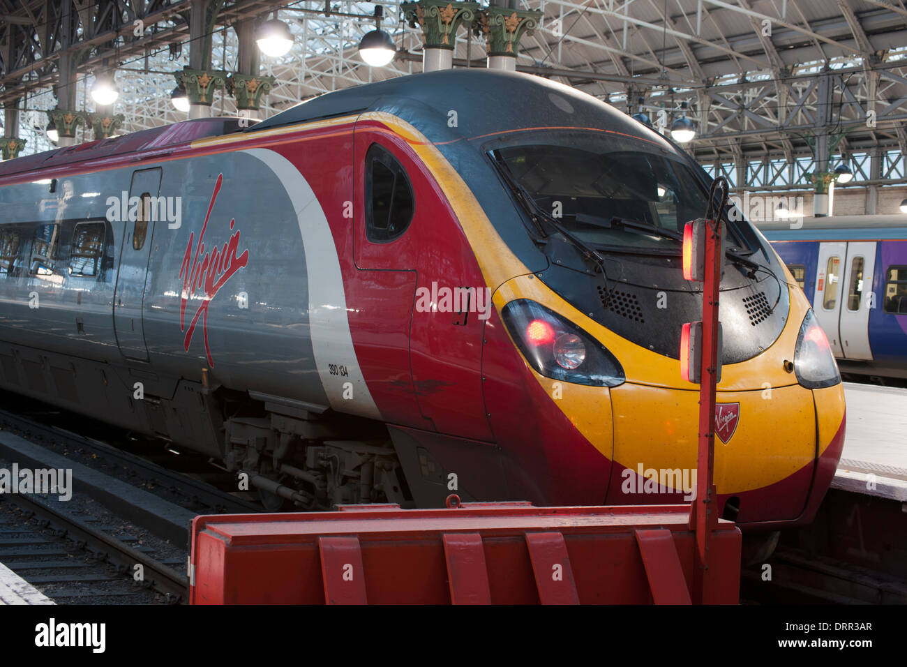 Class 390 Pendolino Virgin Train at Manchester Piccadilly Railway Station, Manchester, England, UK Stock Photo
