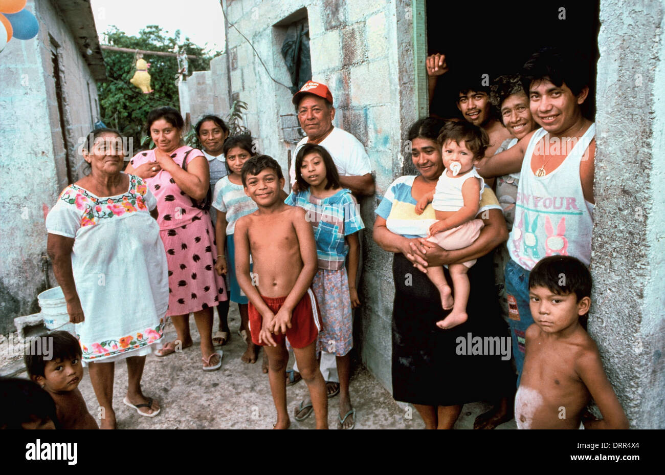 Large mexican family hi-res stock photography and images - Alamy