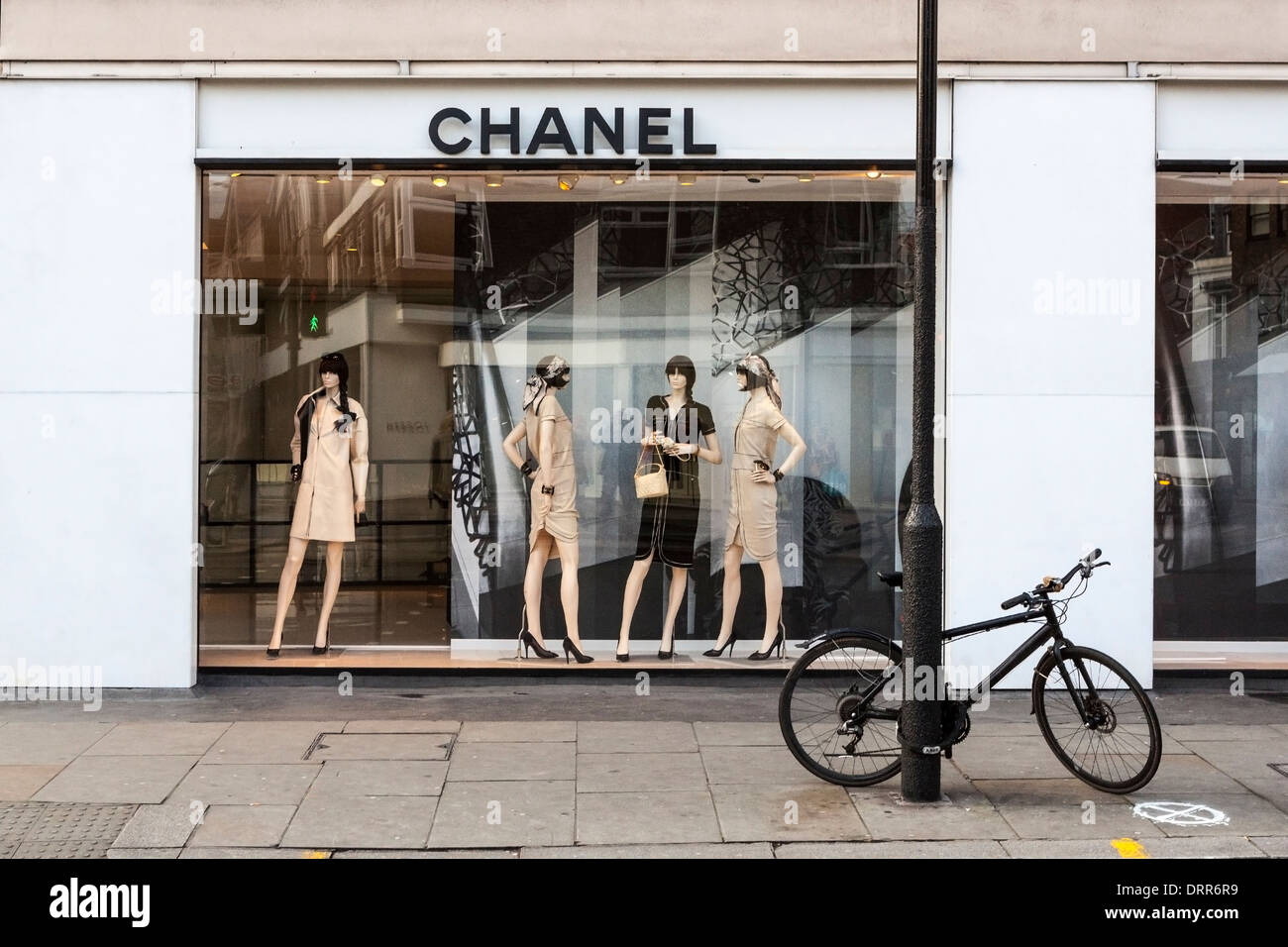 Chanel shop london hi-res stock photography and images - Alamy