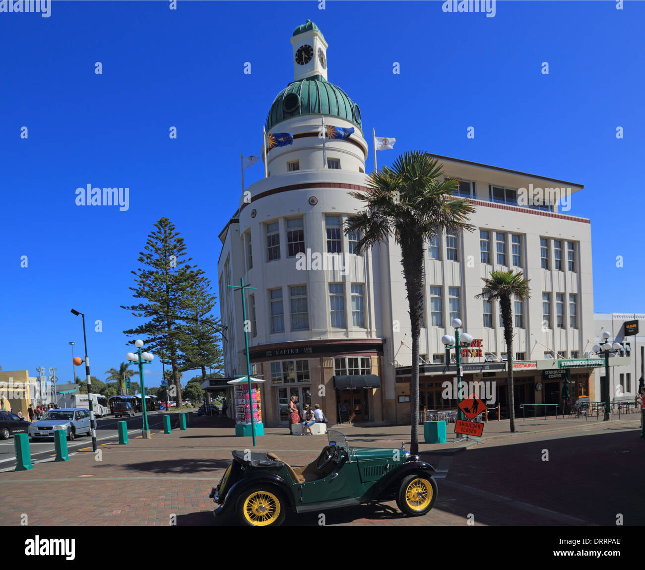 Art Deco Napier, Hooters Vintage & Classic Vehicle Hire, T & G Building, 1 Emerson Street and Marine Parade, Napier, New Zealand Stock Photo