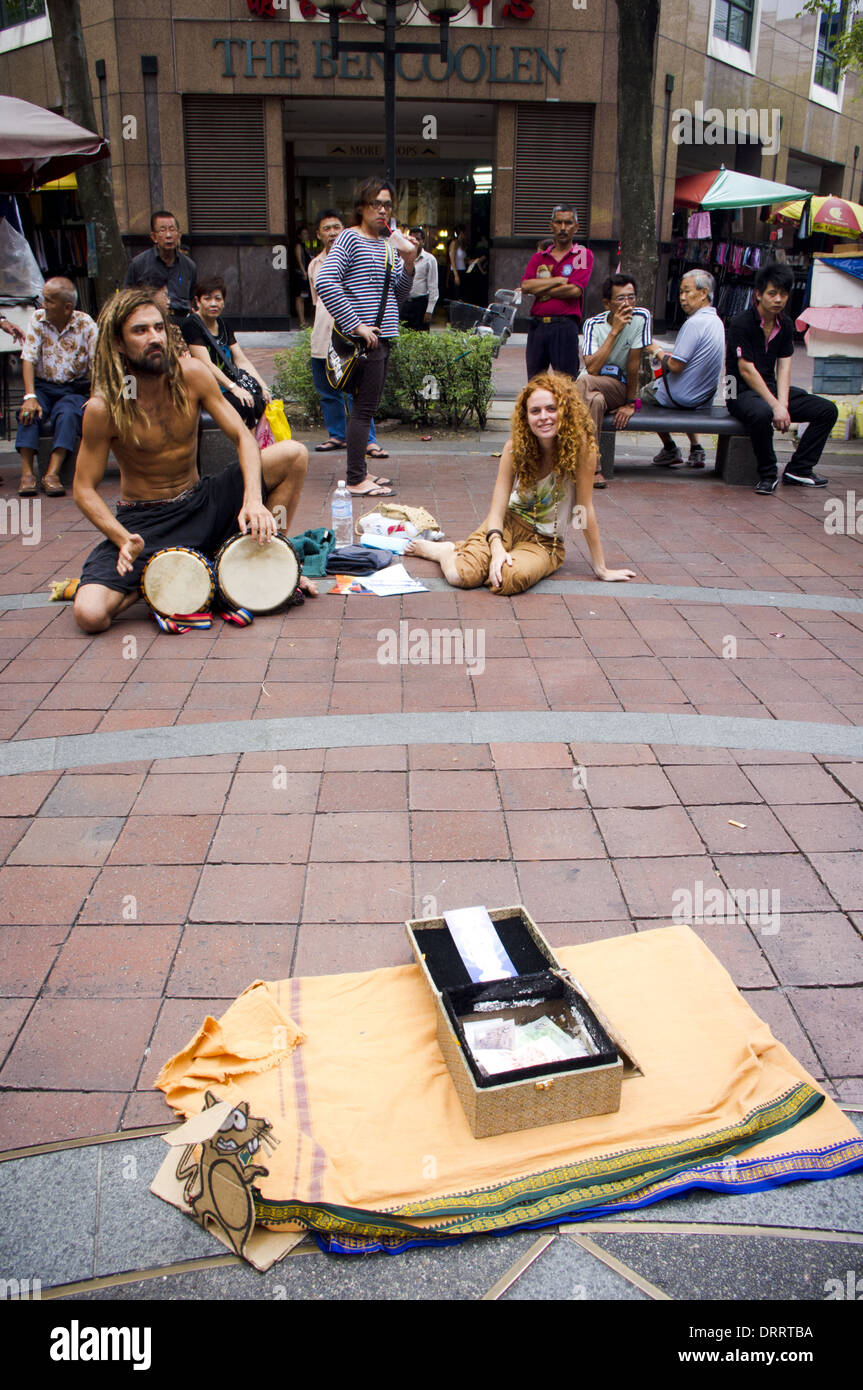 travelers are busking in Singapore Stock Photo