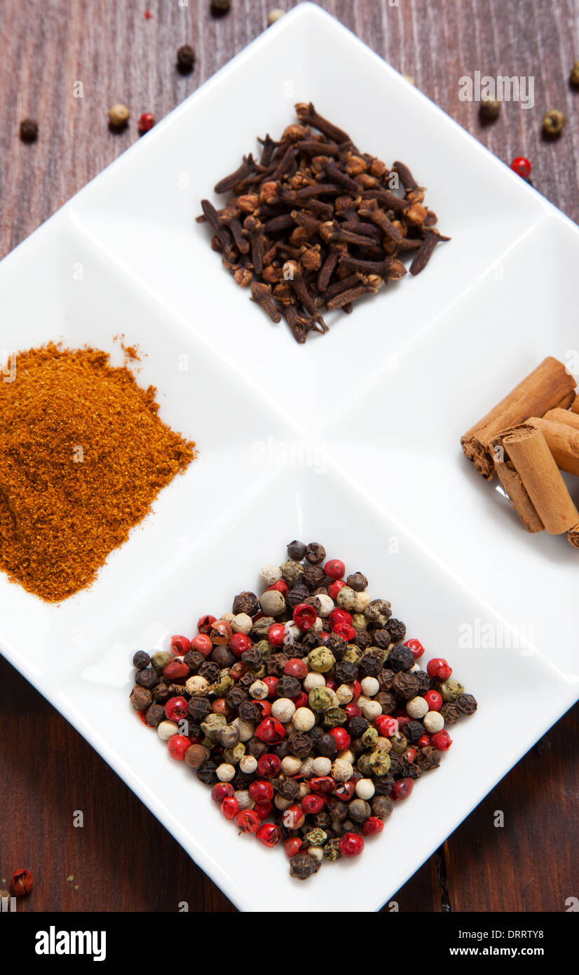 Kitchen spices cloves hires stock photography and images Alamy
