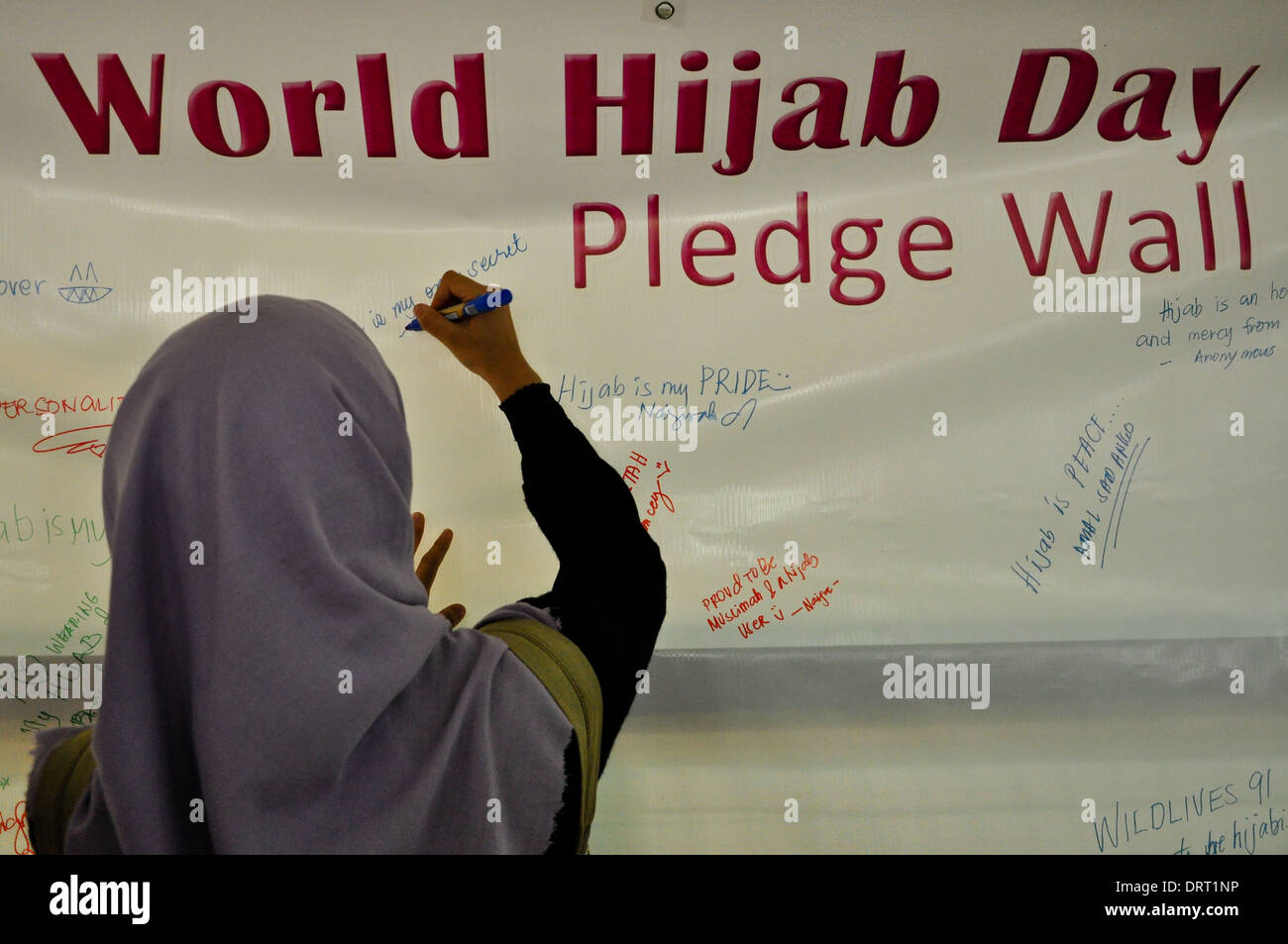 Hijabi Women High Resolution Stock Photography And Images Alamy Hijabi Women High Resolution Stock Photography And Images Alamy