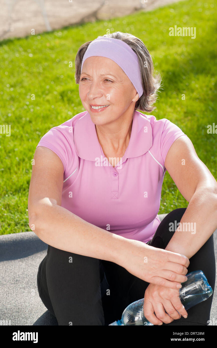 Senior sportive woman on mat hi-res stock photography and images - Alamy