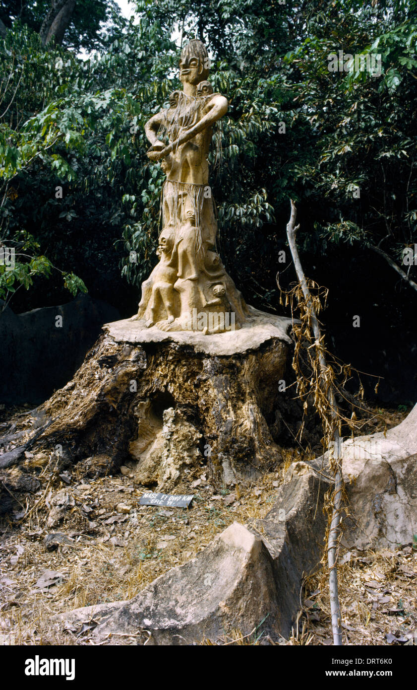 Osogbo Nigeria Osun-Osogbo Sacred Grove Regarded As The Goddess Osun Abode Sculptures and Artwork Are In Honour Of Osun And Other Deities Sacred Sculpture Mase Fi Owo Kan Ere Yi On The Road To Oshun Shrine UNESCO World Heritage Site Stock Photo