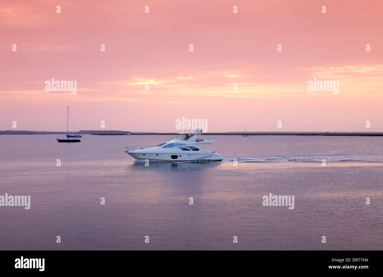 Sunset sea boat hi-res stock photography and images - Alamy
