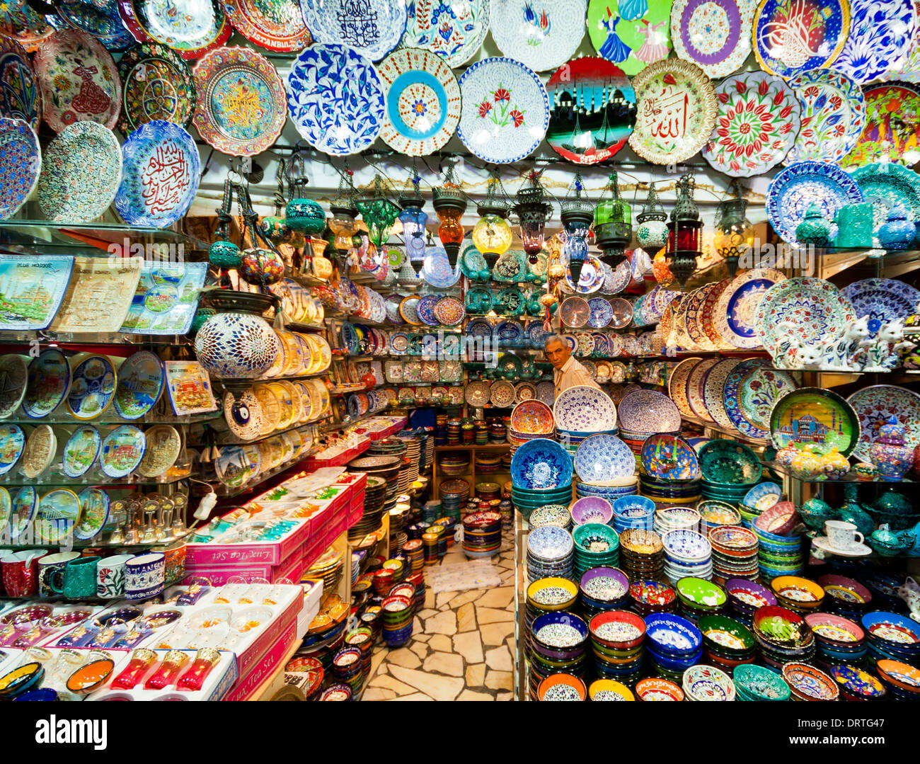 Turkish Salesman selling colurful plates Stock Photo