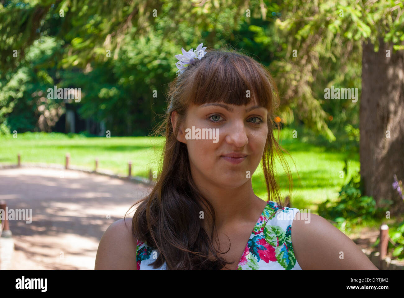 Portrait of a young girl close up in the park Stock Photo - Alamy