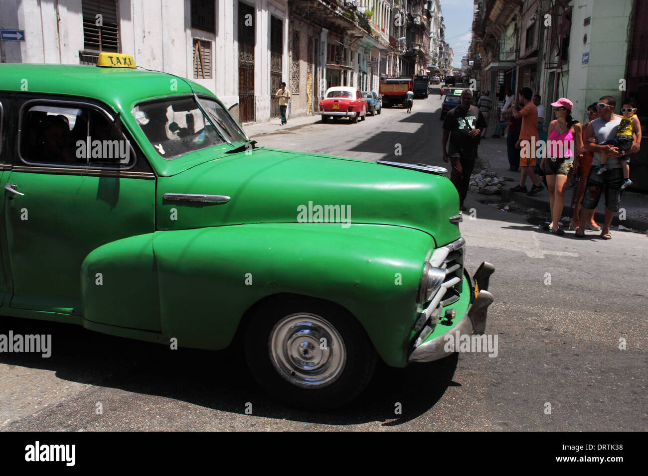 Cuba, Havana street scene - Old american car in Havana,  Photo: pixstory / Alamy Stock Photo