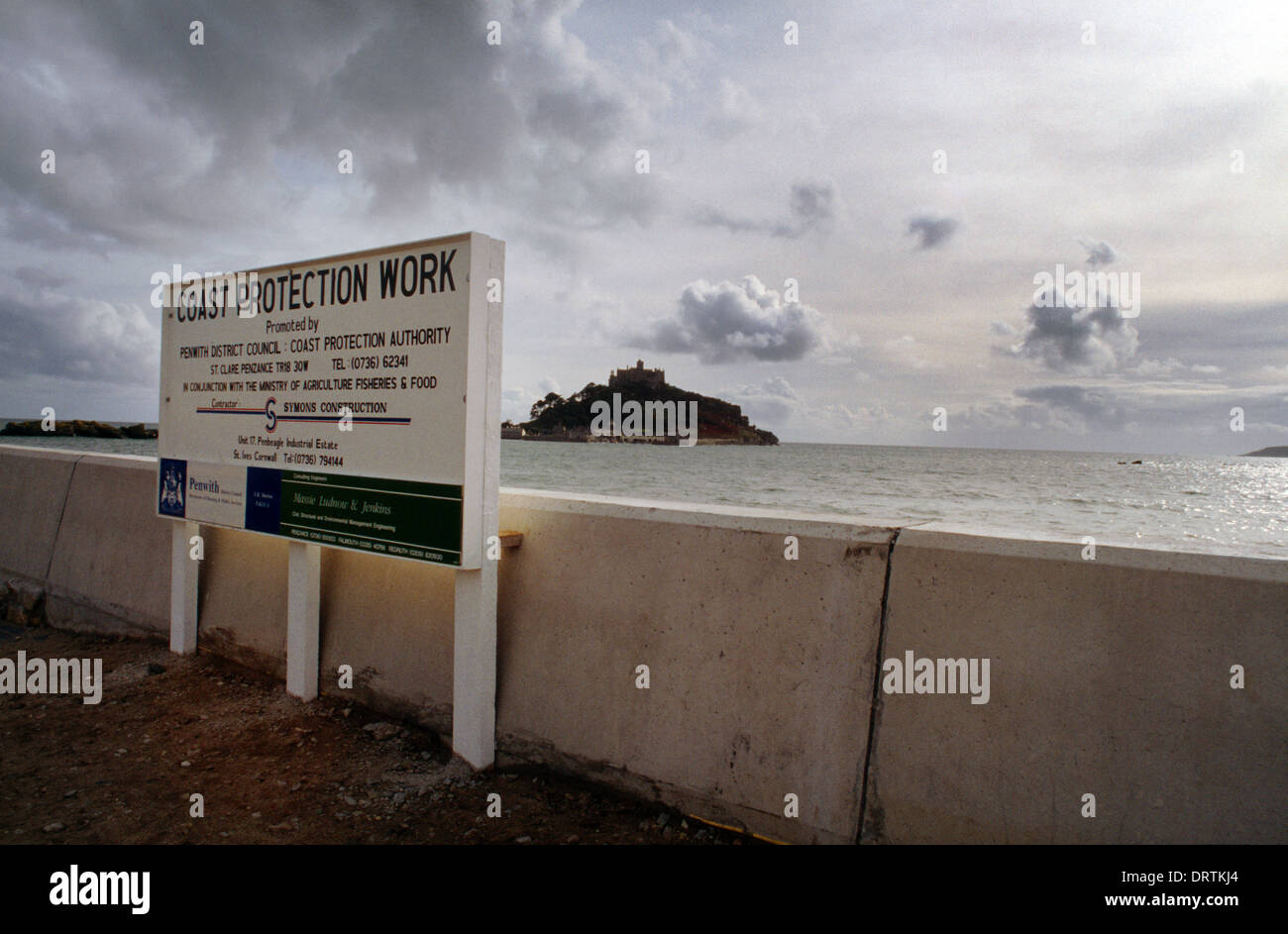 Cornwall England St Michaels Mount Simple Sea Defence To Stop Flooding Stock Photo