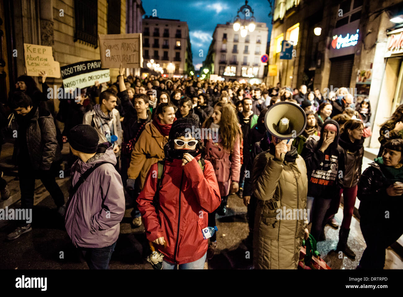 Barcelona, Spain. February 1st, 2014: Demonstrators march shouting through the city of Barcelona to protest the new restrictive abortion law Credit:  matthi/Alamy Live News Stock Photo