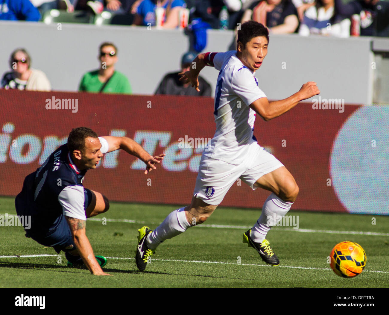 (140202) -- CARSON , Feb. 2, 2014 (Xinhua) -- Lee Keun-Ho (R) of South Korea breaks through during a friendly football match against the United States in preparation of the FIFA 2014 World Cup, at StubHub Center on Feb. 1, 2014 in Carson, California. U.S. won the match 2-0. (Xinhua/Zhao Hanrong) Stock Photo