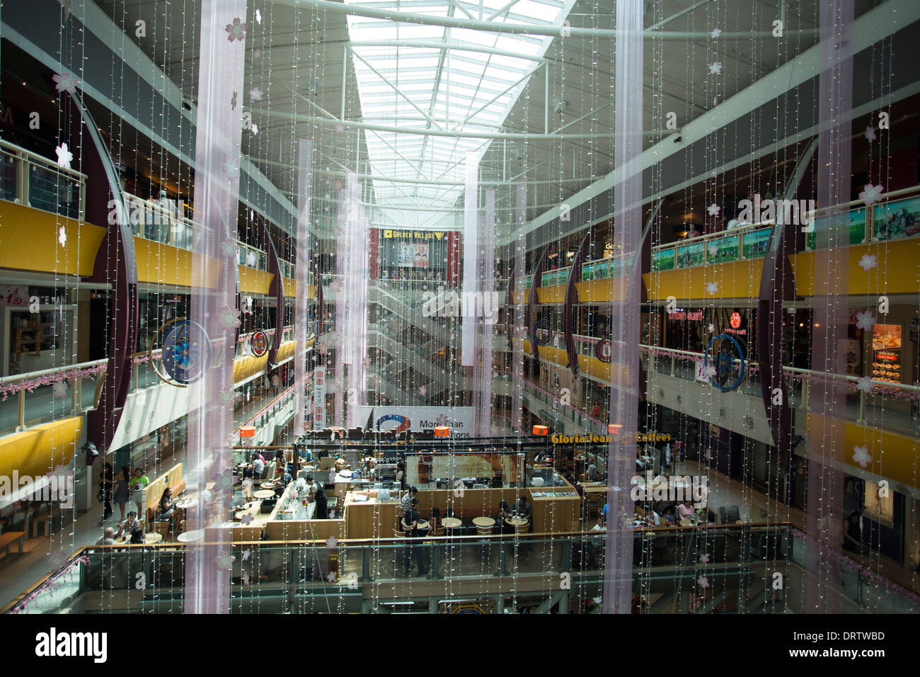 Singapore shopping mall hi-res stock photography and images - Alamy