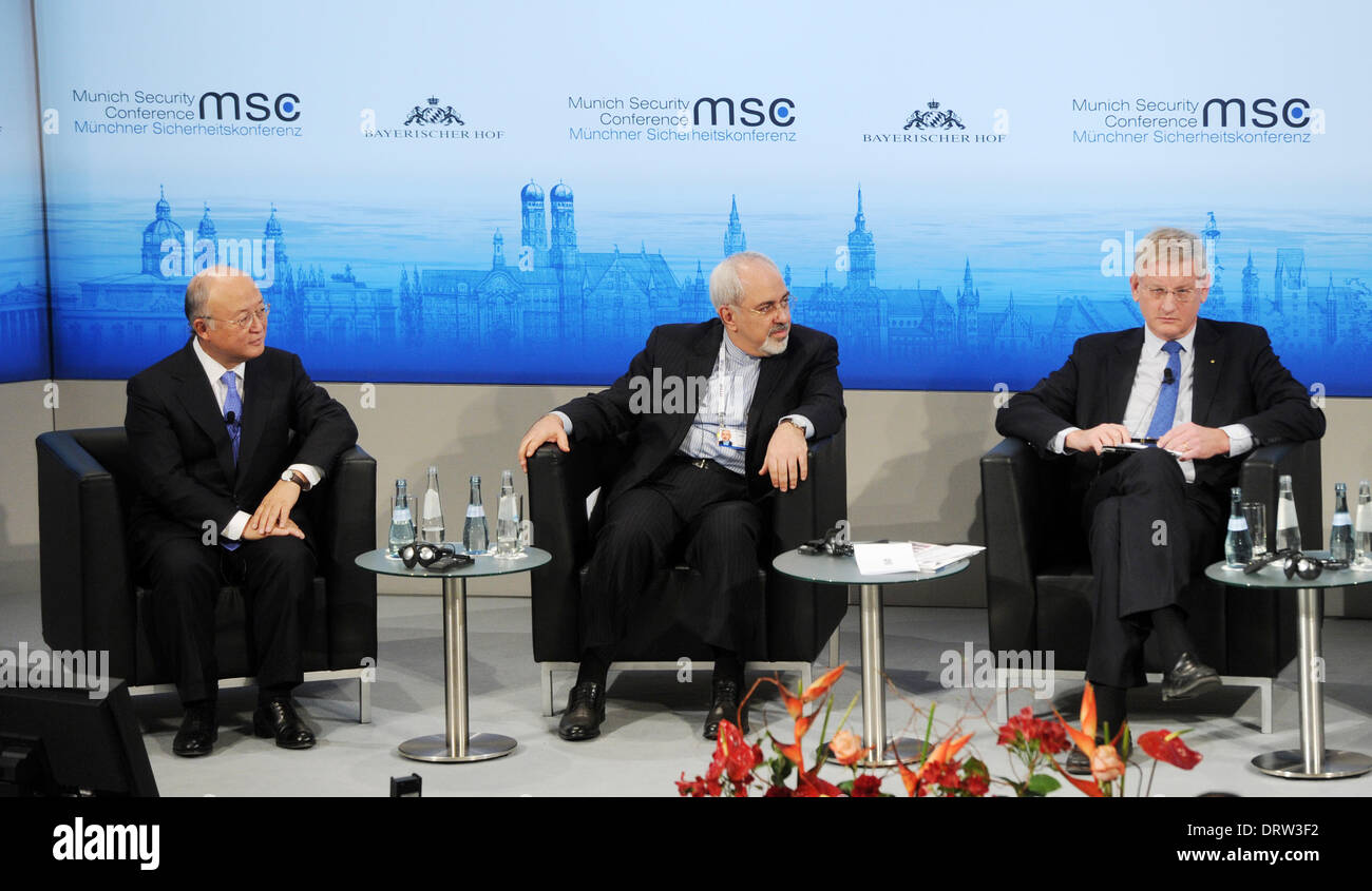 The general manager of IAEA Yukiya Amano (L-R), the Iranian foreign minister Javad Zarif and the Swedish foreign minister Carl Bildt are pictured at the 50th Munich Security Conference (MSC) in Munich, Germany, 02 February 2014.  Around 20 heads of state and at least 50 foreign and defence ministers are expected to attend the conference which runs until 02 February. Photo: Tobias Hase/dpa Stock Photo
