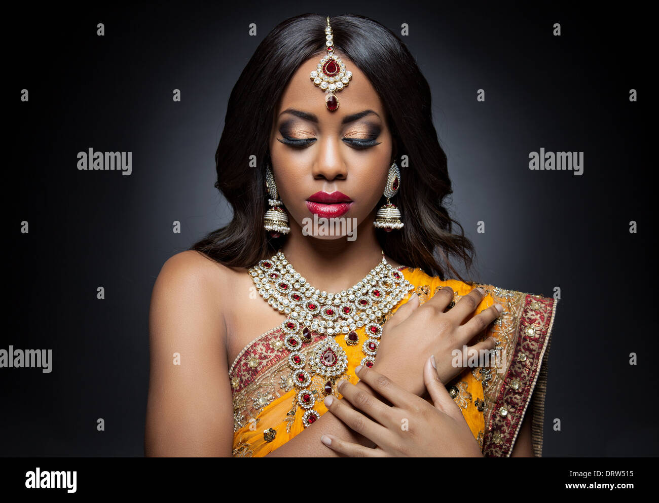 Young Indian woman in traditional Indian bridal dress Stock Photo Alamy