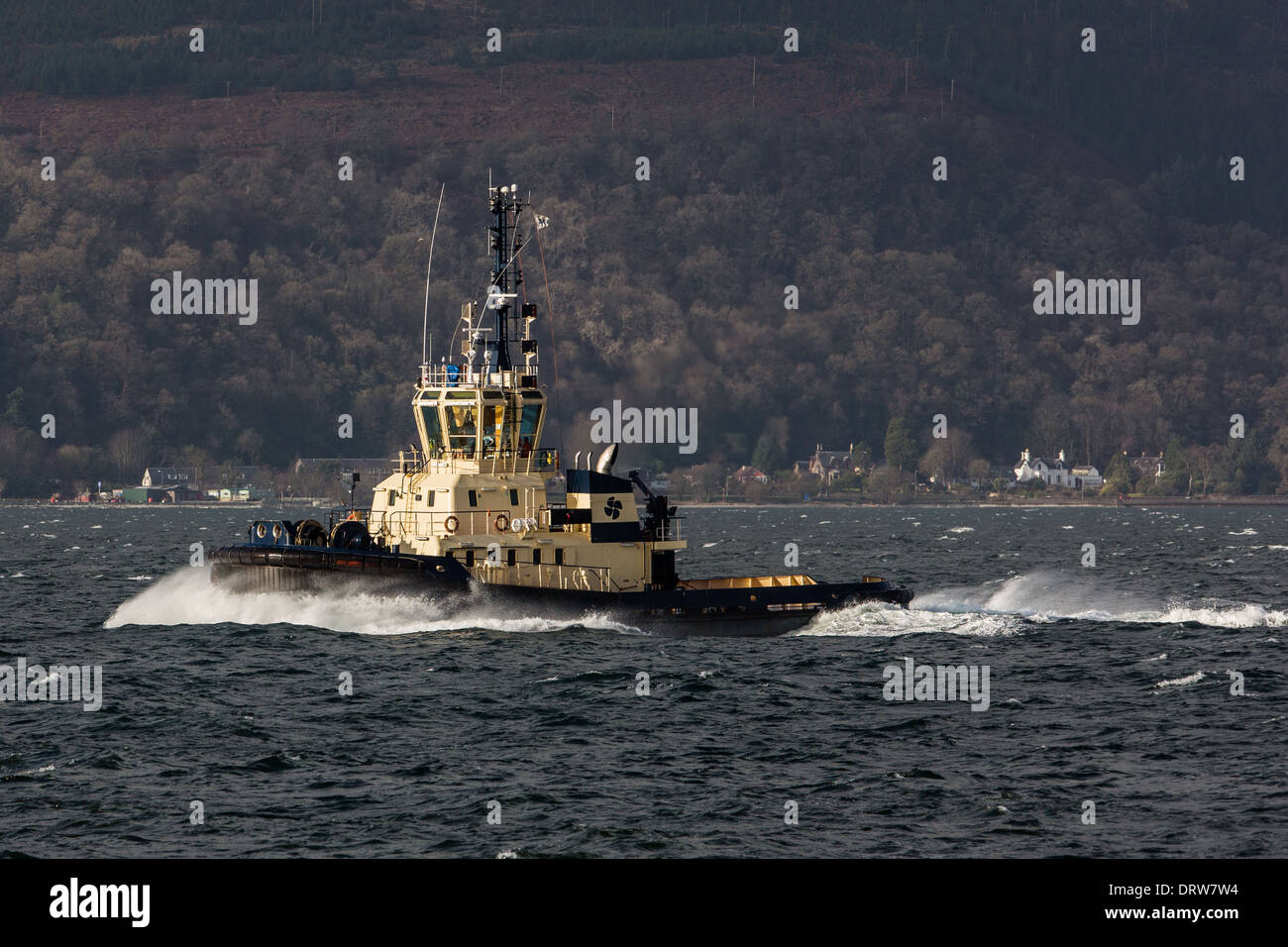 Ayton Cross fighting her way on the River Clyde Stock Photo
